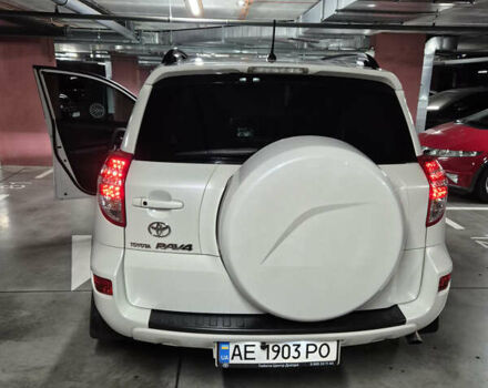 Белый Тойота РАВ 4, объемом двигателя 1.99 л и пробегом 226 тыс. км за 15000 $, фото 1 на Automoto.ua