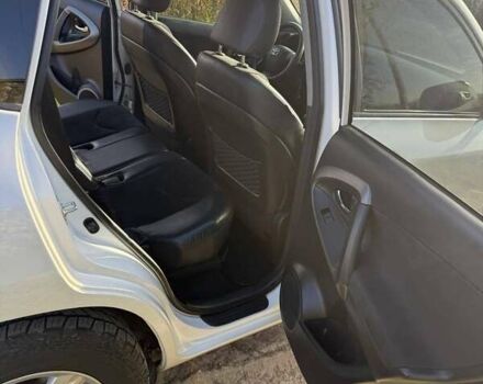 Білий Тойота РАВ 4, об'ємом двигуна 2 л та пробігом 128 тис. км за 15399 $, фото 9 на Automoto.ua
