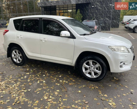 Белый Тойота РАВ 4, объемом двигателя 2 л и пробегом 122 тыс. км за 13900 $, фото 9 на Automoto.ua