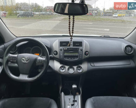 Белый Тойота РАВ 4, объемом двигателя 2 л и пробегом 122 тыс. км за 13900 $, фото 21 на Automoto.ua