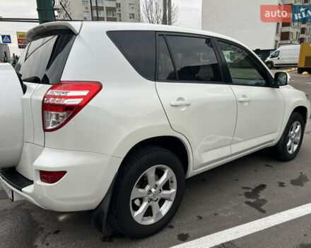 Белый Тойота РАВ 4, объемом двигателя 2 л и пробегом 156 тыс. км за 13950 $, фото 1 на Automoto.ua