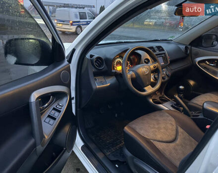 Белый Тойота РАВ 4, объемом двигателя 2.2 л и пробегом 227 тыс. км за 11900 $, фото 7 на Automoto.ua