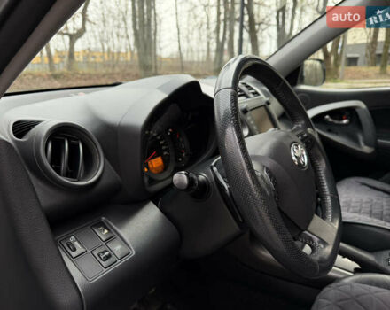 Белый Тойота РАВ 4, объемом двигателя 2.23 л и пробегом 185 тыс. км за 13300 $, фото 10 на Automoto.ua