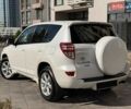 Белый Тойота РАВ 4, объемом двигателя 2 л и пробегом 145 тыс. км за 12900 $, фото 1 на Automoto.ua