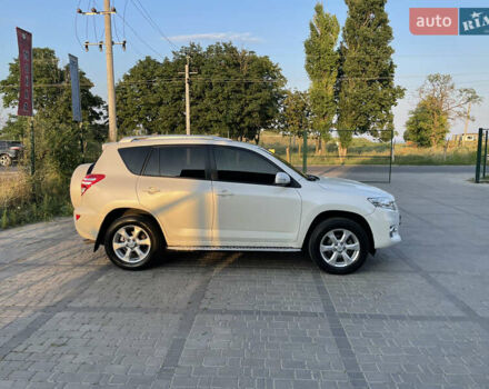 Білий Тойота РАВ 4, об'ємом двигуна 2 л та пробігом 174 тис. км за 13000 $, фото 5 на Automoto.ua