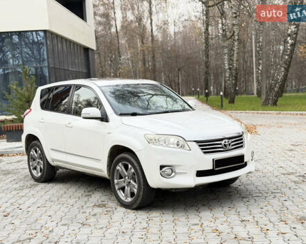 Белый Тойота РАВ 4, объемом двигателя 2.23 л и пробегом 185 тыс. км за 13300 $, фото 2 на Automoto.ua