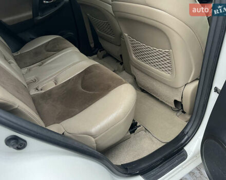 Белый Тойота РАВ 4, объемом двигателя 2 л и пробегом 156 тыс. км за 13950 $, фото 29 на Automoto.ua