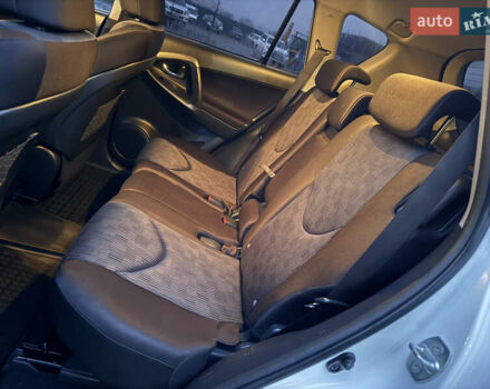 Белый Тойота РАВ 4, объемом двигателя 2.2 л и пробегом 227 тыс. км за 11900 $, фото 8 на Automoto.ua