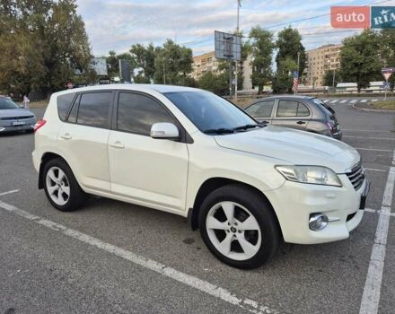 Белый Тойота РАВ 4, объемом двигателя 2 л и пробегом 231 тыс. км за 12500 $, фото 9 на Automoto.ua