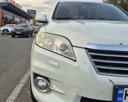 Белый Тойота РАВ 4, объемом двигателя 2 л и пробегом 231 тыс. км за 12500 $, фото 3 на Automoto.ua