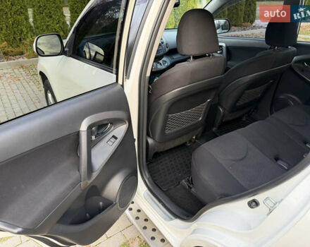 Белый Тойота РАВ 4, объемом двигателя 1.99 л и пробегом 225 тыс. км за 13200 $, фото 16 на Automoto.ua