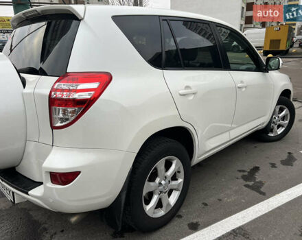 Белый Тойота РАВ 4, объемом двигателя 2 л и пробегом 156 тыс. км за 13950 $, фото 2 на Automoto.ua