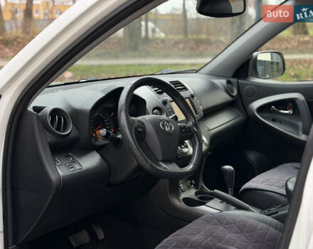 Белый Тойота РАВ 4, объемом двигателя 2.23 л и пробегом 185 тыс. км за 13300 $, фото 9 на Automoto.ua