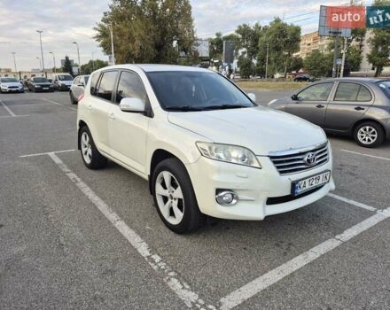 Белый Тойота РАВ 4, объемом двигателя 2 л и пробегом 231 тыс. км за 12500 $, фото 8 на Automoto.ua