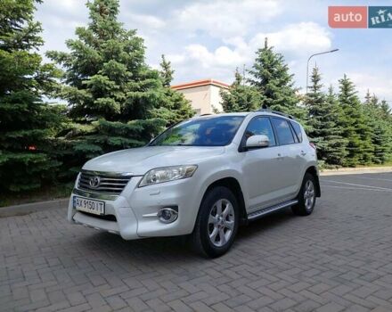 Белый Тойота РАВ 4, объемом двигателя 2 л и пробегом 173 тыс. км за 13400 $, фото 1 на Automoto.ua