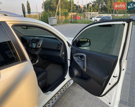 Білий Тойота РАВ 4, об'ємом двигуна 2 л та пробігом 174 тис. км за 13000 $, фото 22 на Automoto.ua