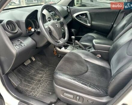 Белый Тойота РАВ 4, объемом двигателя 2 л и пробегом 128 тыс. км за 15500 $, фото 8 на Automoto.ua