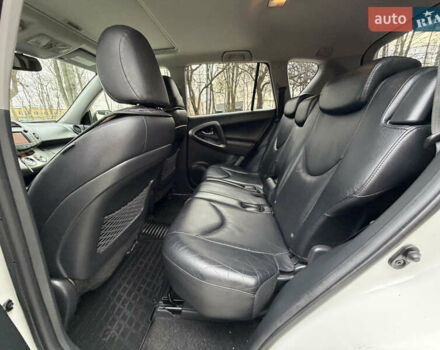 Белый Тойота РАВ 4, объемом двигателя 2.23 л и пробегом 185 тыс. км за 13300 $, фото 13 на Automoto.ua