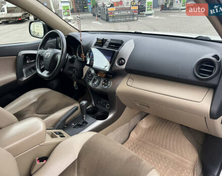 Белый Тойота РАВ 4, объемом двигателя 2 л и пробегом 156 тыс. км за 13950 $, фото 16 на Automoto.ua