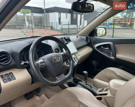 Белый Тойота РАВ 4, объемом двигателя 2 л и пробегом 156 тыс. км за 13950 $, фото 4 на Automoto.ua