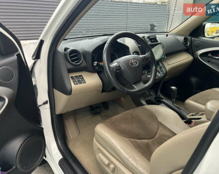 Белый Тойота РАВ 4, объемом двигателя 2 л и пробегом 156 тыс. км за 13950 $, фото 22 на Automoto.ua