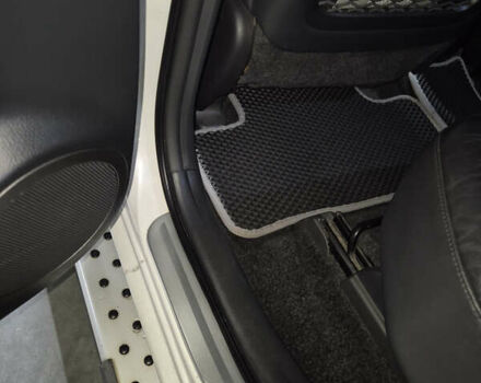 Белый Тойота РАВ 4, объемом двигателя 1.99 л и пробегом 226 тыс. км за 15000 $, фото 2 на Automoto.ua