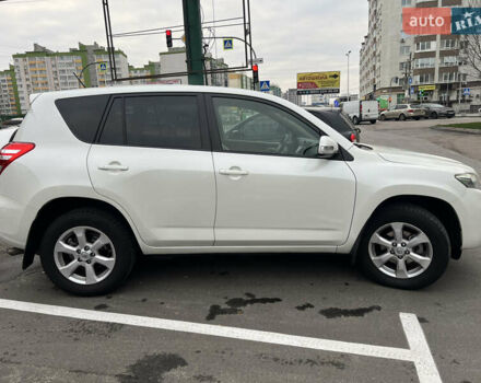 Белый Тойота РАВ 4, объемом двигателя 2 л и пробегом 156 тыс. км за 13950 $, фото 10 на Automoto.ua