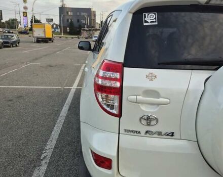 Белый Тойота РАВ 4, объемом двигателя 2 л и пробегом 231 тыс. км за 12500 $, фото 10 на Automoto.ua