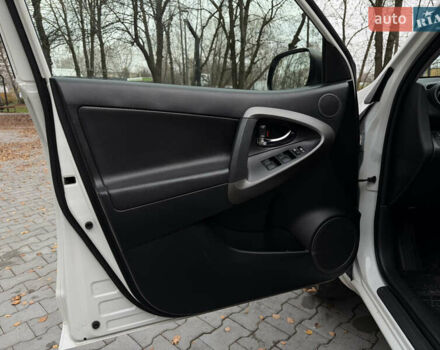 Белый Тойота РАВ 4, объемом двигателя 2.23 л и пробегом 185 тыс. км за 13300 $, фото 8 на Automoto.ua