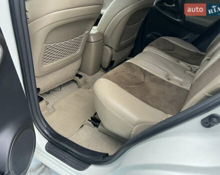 Белый Тойота РАВ 4, объемом двигателя 2 л и пробегом 156 тыс. км за 13950 $, фото 30 на Automoto.ua