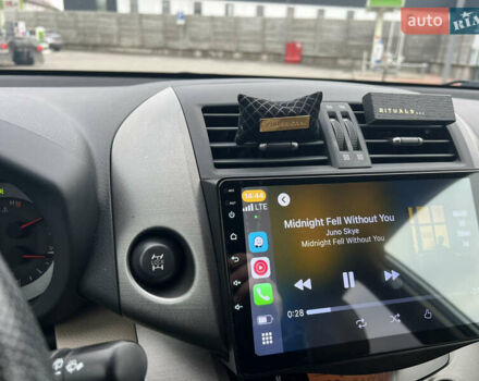 Белый Тойота РАВ 4, объемом двигателя 2 л и пробегом 156 тыс. км за 13950 $, фото 3 на Automoto.ua