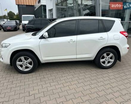 Белый Тойота РАВ 4, объемом двигателя 2 л и пробегом 128 тыс. км за 15500 $, фото 2 на Automoto.ua