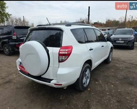Белый Тойота РАВ 4, объемом двигателя 2.5 л и пробегом 191 тыс. км за 12500 $, фото 2 на Automoto.ua