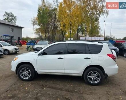 Белый Тойота РАВ 4, объемом двигателя 2.5 л и пробегом 191 тыс. км за 12500 $, фото 6 на Automoto.ua