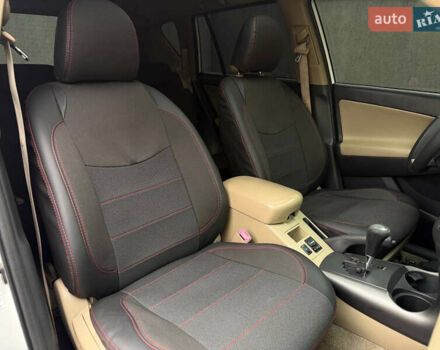 Білий Тойота РАВ 4, об'ємом двигуна 2 л та пробігом 173 тис. км за 12499 $, фото 9 на Automoto.ua