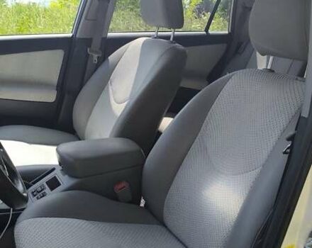 Білий Тойота РАВ 4, об'ємом двигуна 0 л та пробігом 130 тис. км за 10900 $, фото 6 на Automoto.ua