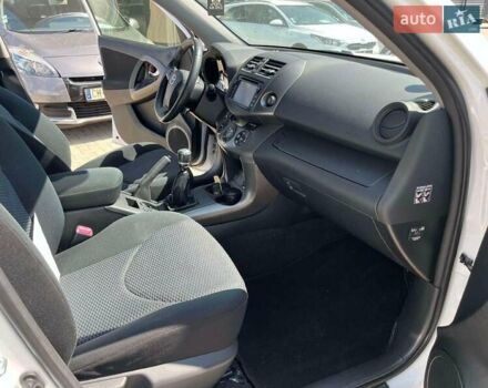 Белый Тойота РАВ 4, объемом двигателя 2.2 л и пробегом 269 тыс. км за 7800 $, фото 16 на Automoto.ua