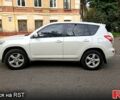 Белый Тойота РАВ 4, объемом двигателя 2 л и пробегом 17300 тыс. км за 13000 $, фото 1 на Automoto.ua