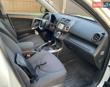 Тойота РАВ 4 2012 в Киеве на Automoto.ua Белый Тойота РАВ 4, объемом двигателя 1.99 л и пробегом 125 тыс. км за 16500 $, фото 14 на Automoto.ua