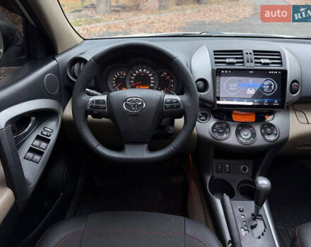 Білий Тойота РАВ 4, об'ємом двигуна 2 л та пробігом 173 тис. км за 12499 $, фото 7 на Automoto.ua