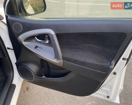 Тойота РАВ 4 2012 в Киеве на Automoto.ua Белый Тойота РАВ 4, объемом двигателя 1.99 л и пробегом 125 тыс. км за 16500 $, фото 15 на Automoto.ua