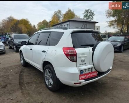 Белый Тойота РАВ 4, объемом двигателя 2.5 л и пробегом 191 тыс. км за 12500 $, фото 8 на Automoto.ua