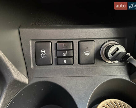 Тойота РАВ 4 2012 в Киеве на Automoto.ua Белый Тойота РАВ 4, объемом двигателя 1.99 л и пробегом 125 тыс. км за 16500 $, фото 7 на Automoto.ua