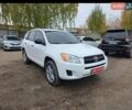 Белый Тойота РАВ 4, объемом двигателя 2.5 л и пробегом 191 тыс. км за 12500 $, фото 1 на Automoto.ua