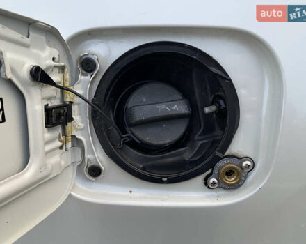 Тойота РАВ 4 2012 в Киеве на Automoto.ua Белый Тойота РАВ 4, объемом двигателя 1.99 л и пробегом 125 тыс. км за 16500 $, фото 40 на Automoto.ua