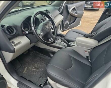 Белый Тойота РАВ 4, объемом двигателя 2.5 л и пробегом 191 тыс. км за 12500 $, фото 4 на Automoto.ua