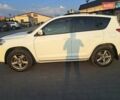 Білий Тойота РАВ 4, об'ємом двигуна 2 л та пробігом 208 тис. км за 12000 $, фото 1 на Automoto.ua