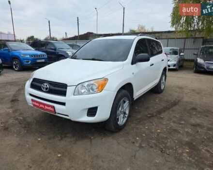 Белый Тойота РАВ 4, объемом двигателя 2.5 л и пробегом 191 тыс. км за 12500 $, фото 1 на Automoto.ua