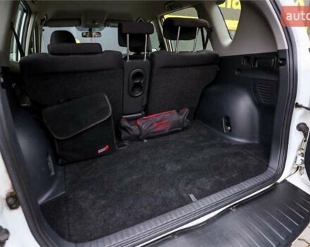 Білий Тойота РАВ 4, об'ємом двигуна 0 л та пробігом 253 тис. км за 6200 $, фото 18 на Automoto.ua