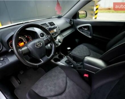 Білий Тойота РАВ 4, об'ємом двигуна 0 л та пробігом 253 тис. км за 6200 $, фото 9 на Automoto.ua
